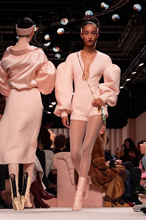 SuzyMFW: Silvia Presents A Feminine – And Feminist – Style At 